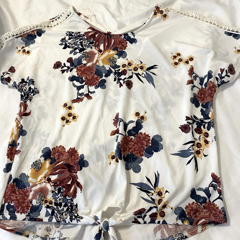Floral print blouse with beautiful back detail